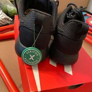 NIKE
WMNS NIKE ROSHE ONE
5.5